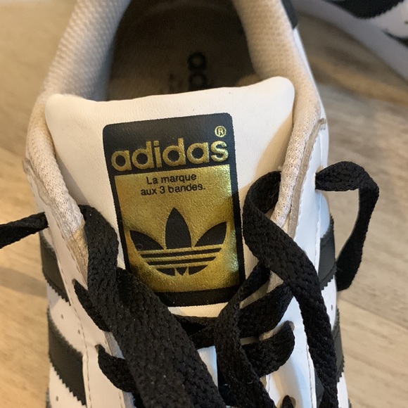 Adidas white and black men’s Superstar tennis shoes size 8.5 - Picture 4 of 5